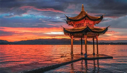 ʫ�䡰�һ����������ۣ�ǳ�ݲ���û���㡱��д�����ĸ��ط��ľ�ɫ