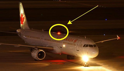 Ϊʲô�ɻ���ײ��ͨ������˸������һֱ����